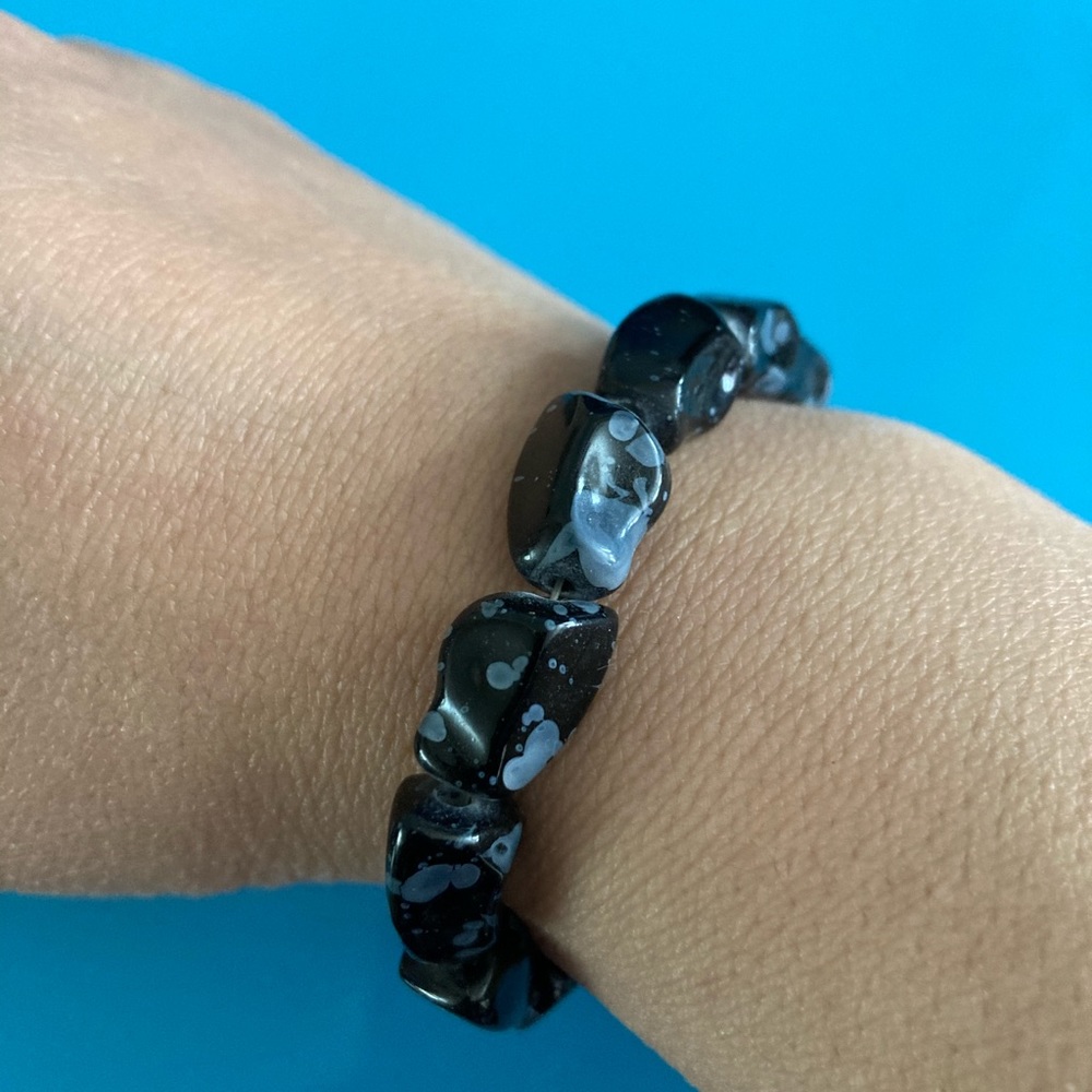 Assorted bracelet bundle - Picture 3 of 9